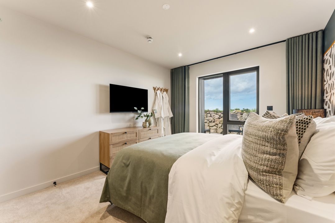 Hidden 2 – Bay House Hot Tub