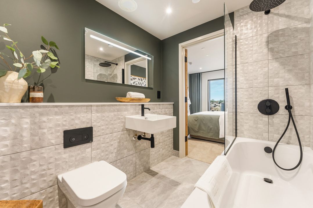 Hidden 2 – Bay House Hot Tub