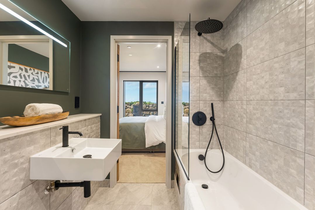 Hidden 2 – Bay House Hot Tub