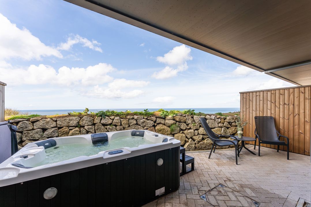 Hidden 2 – Bay House Hot Tub