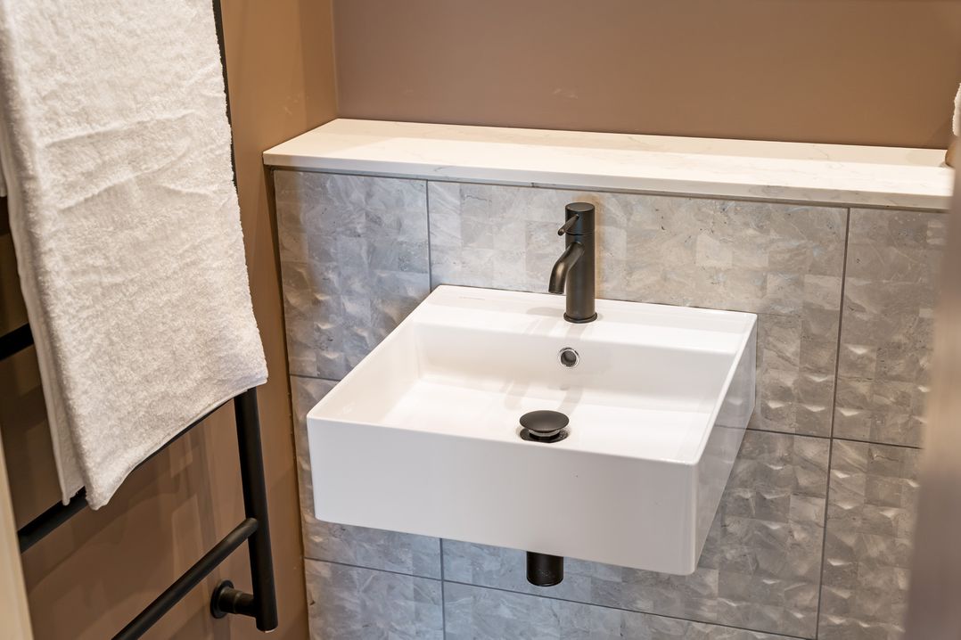 Hidden 9- Grand Bay Suite Hot Tub