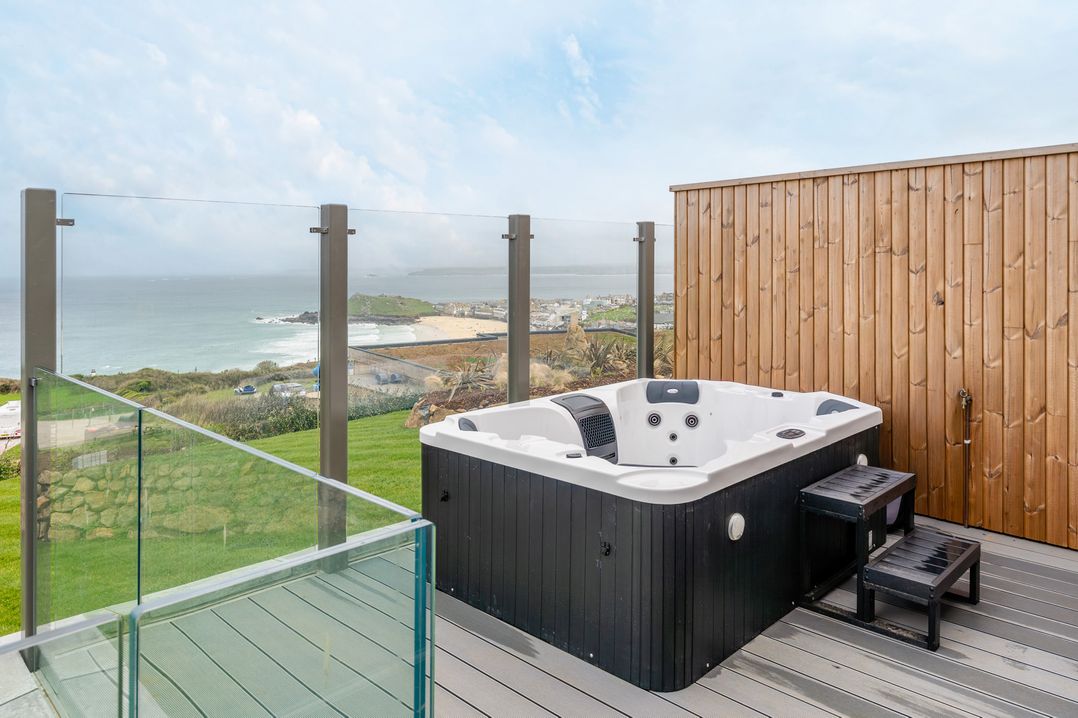 Hidden 19 – Coastal Hot Tub