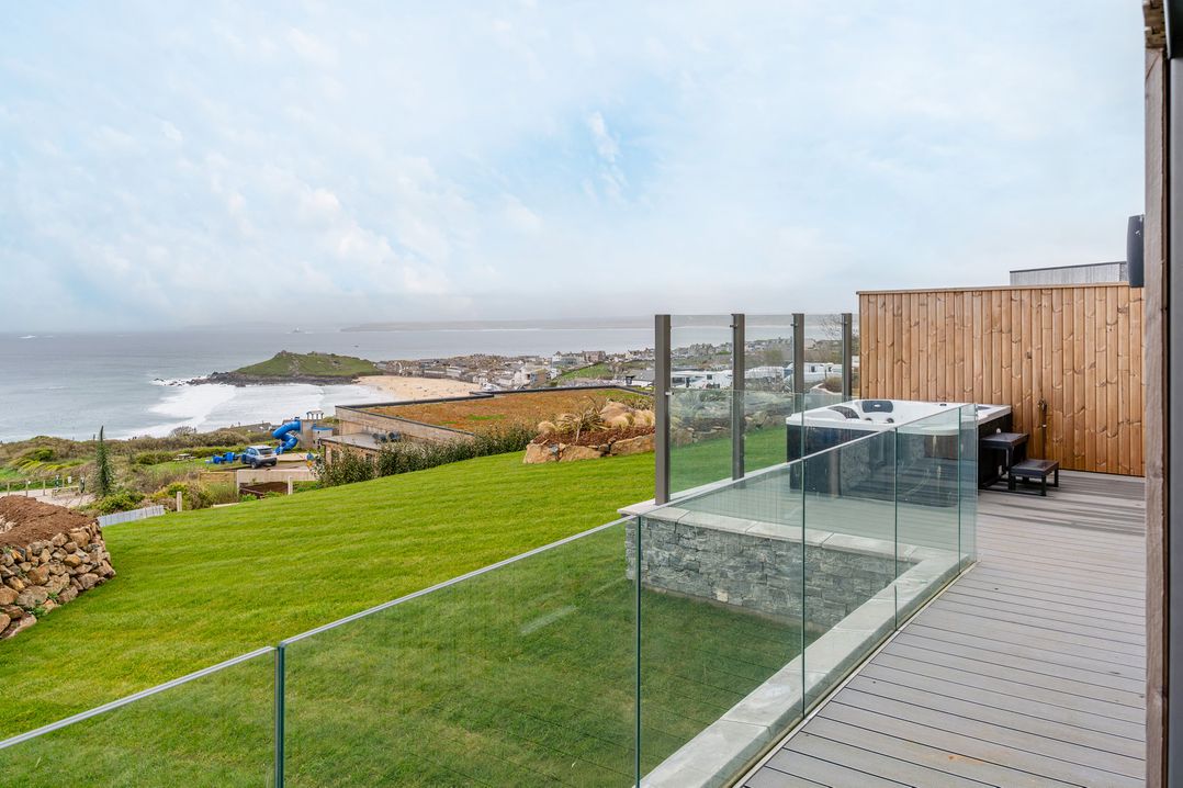 Hidden 20 – Gallery Hot Tub