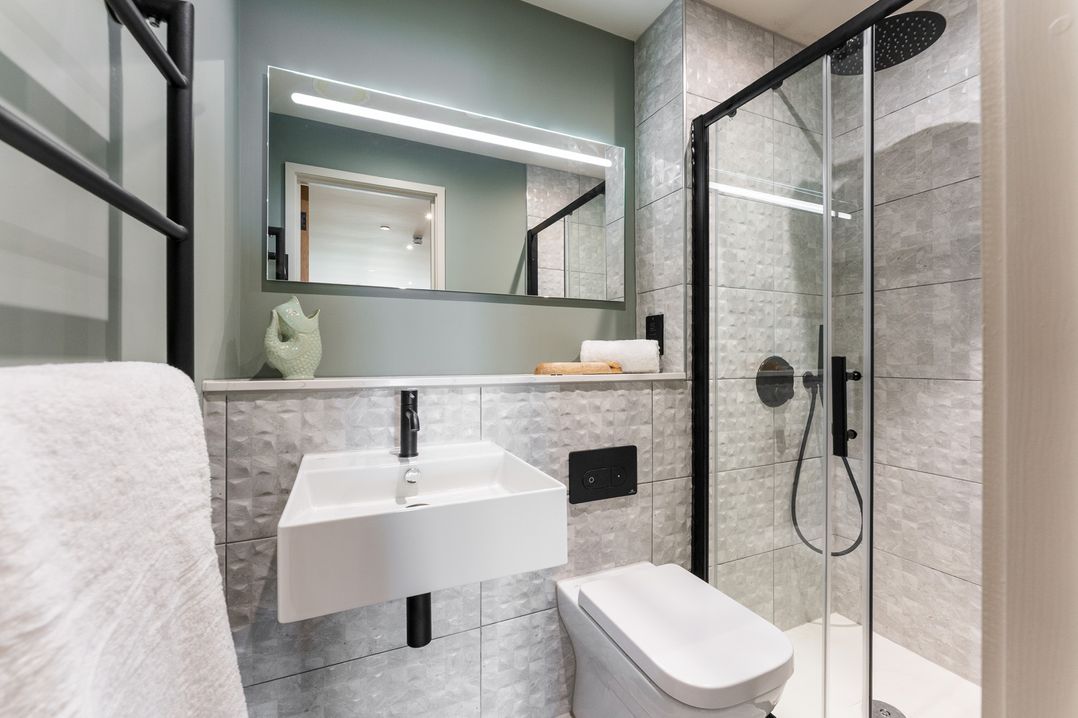 Hidden 20 – Gallery Hot Tub