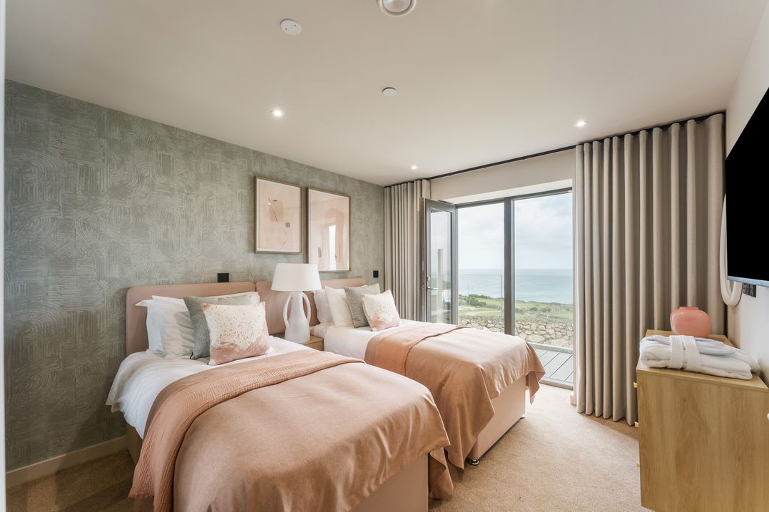 Hidden 20 – Gallery Hot Tub