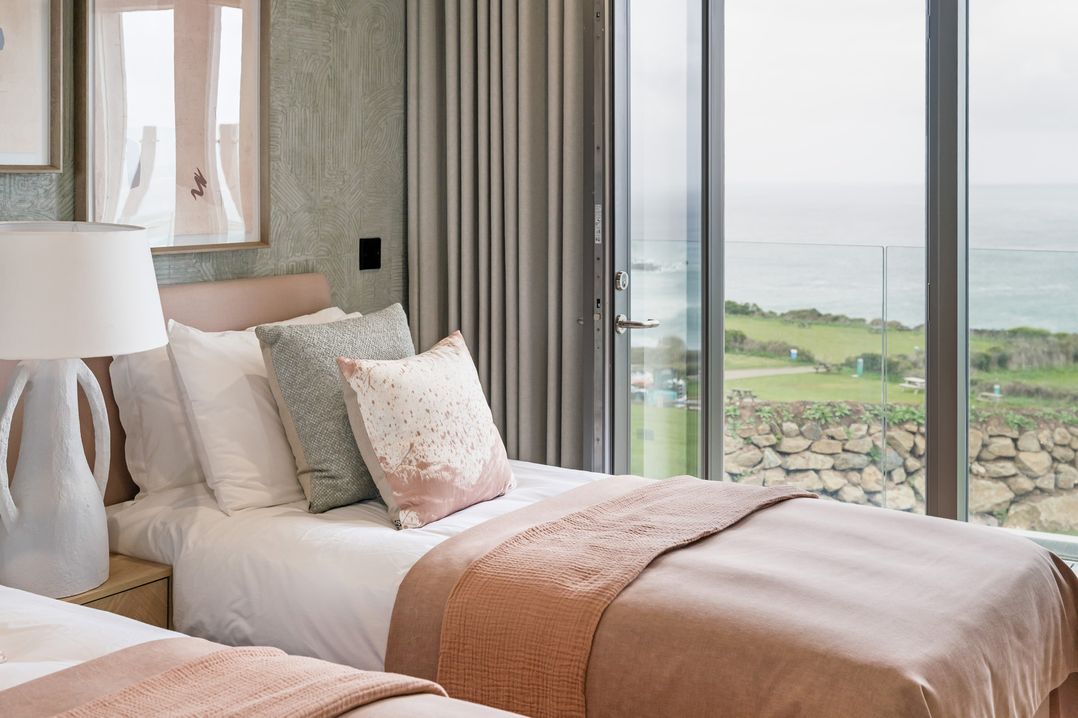 Hidden 20 – Gallery Hot Tub