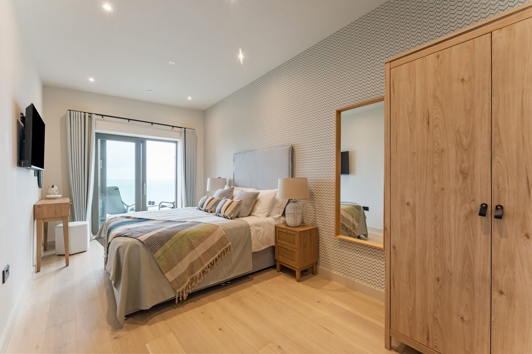 Hidden 8 – Bay Apartment