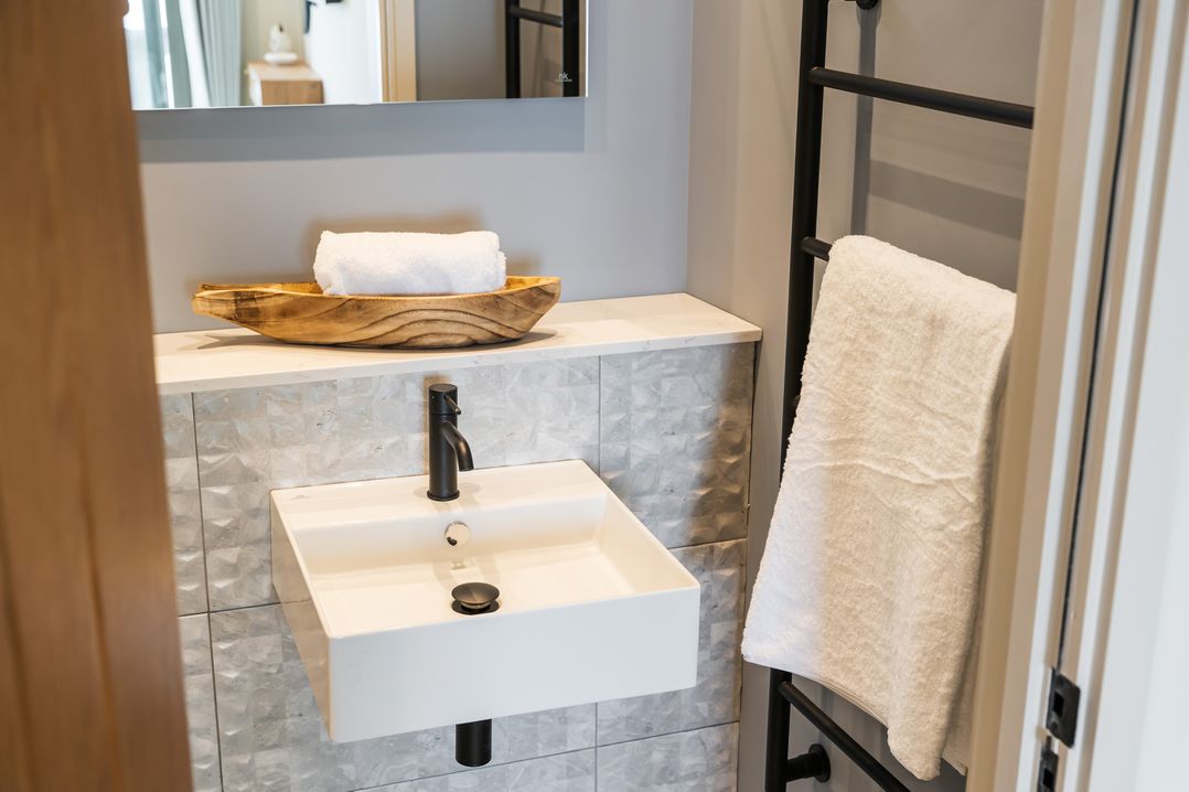 Hidden 8 – Bay Apartment