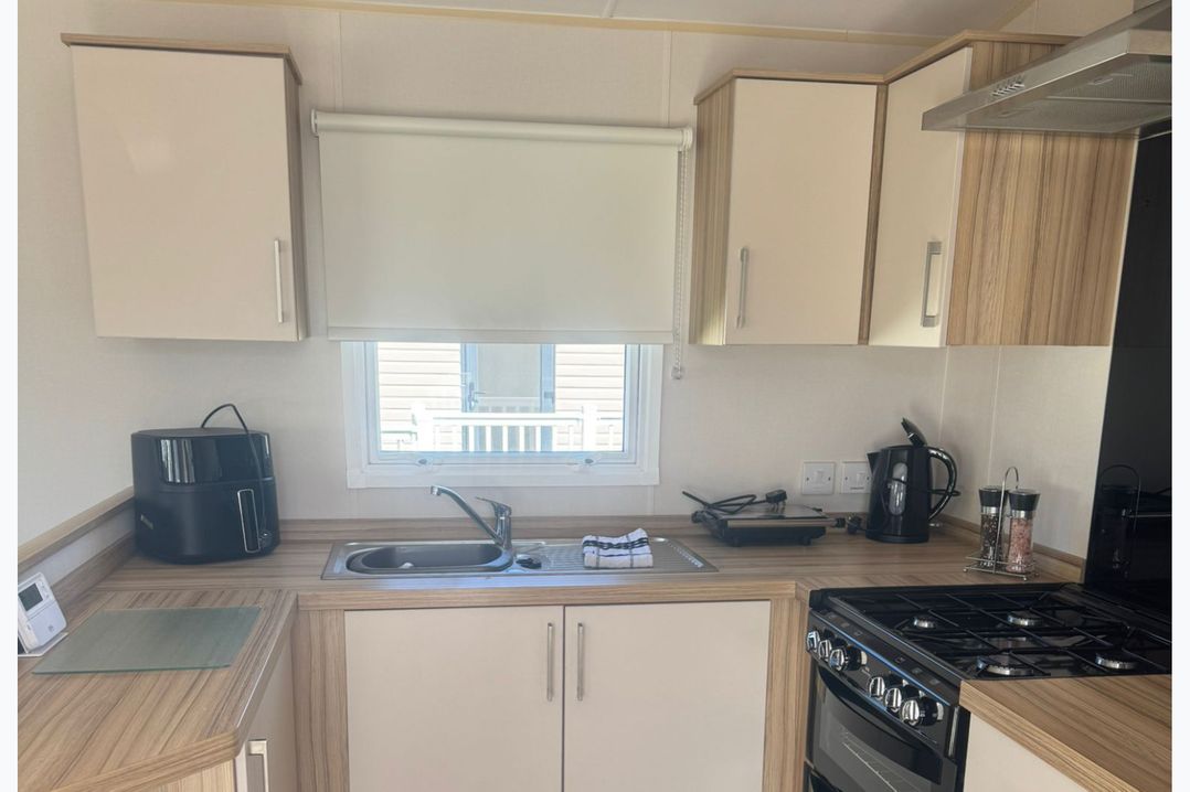 Caravan - Sleeps 6 - Parking