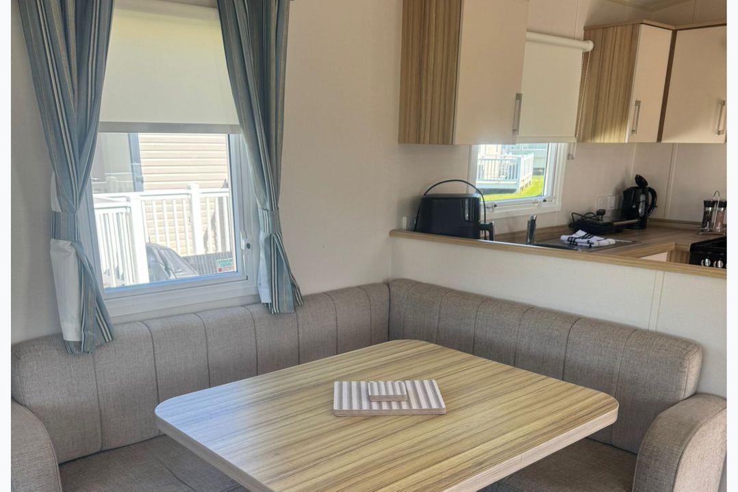 Caravan - Sleeps 6 - Parking