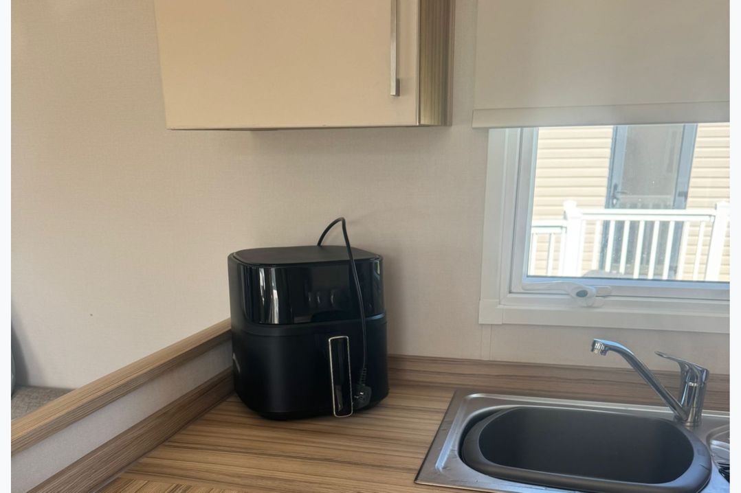 Caravan - Sleeps 6 - Parking