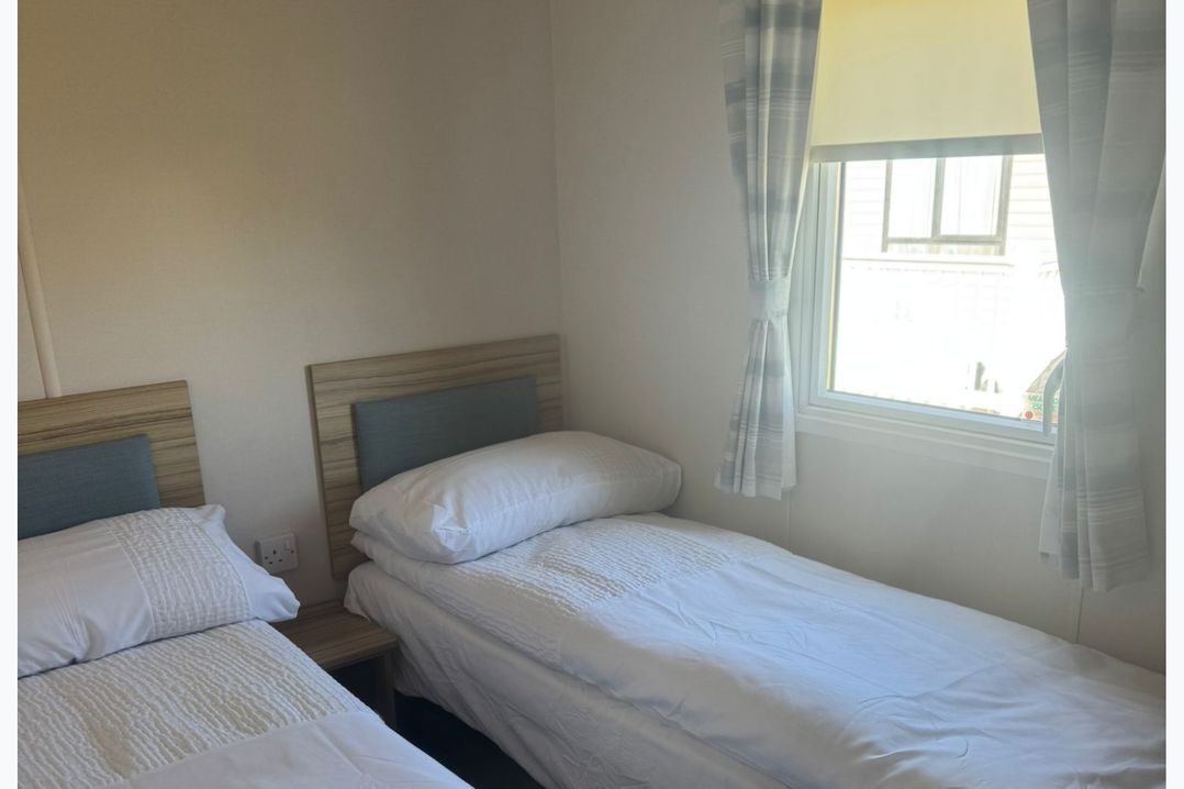 Caravan - Sleeps 6 - Parking