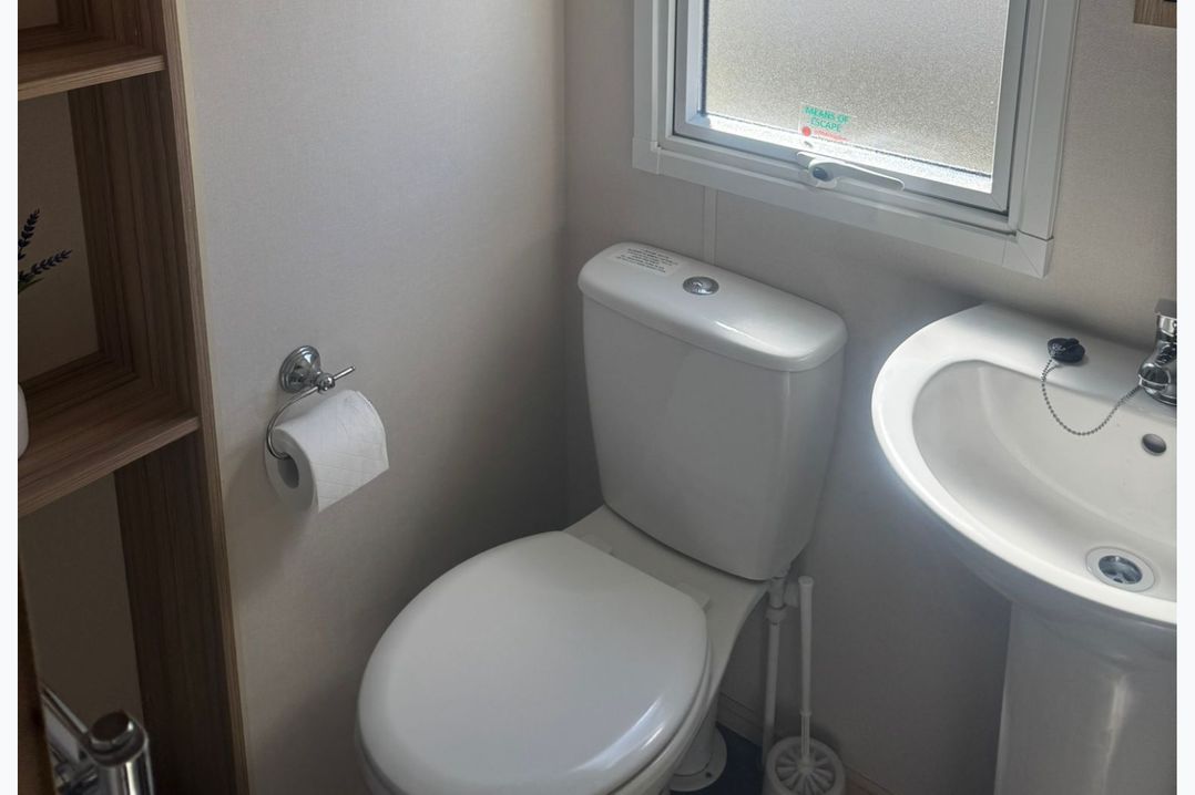 Caravan - Sleeps 6 - Parking