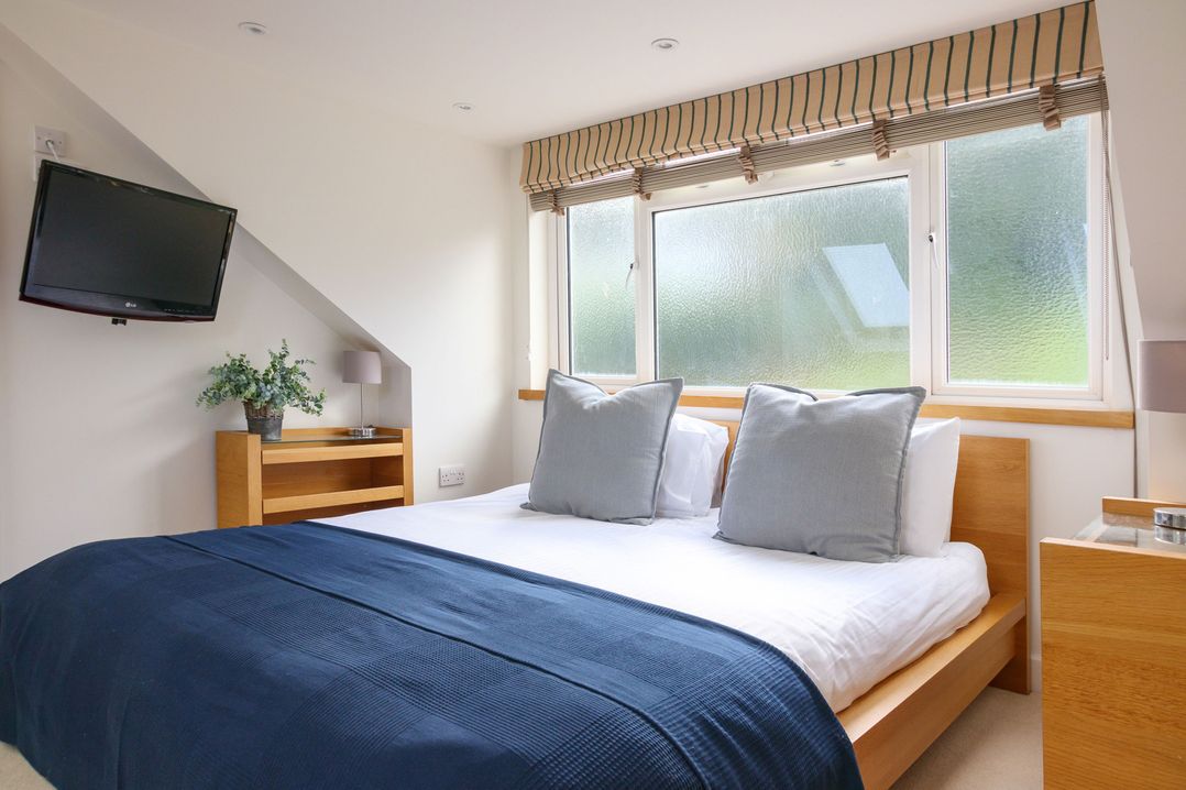 6 Knowle Court