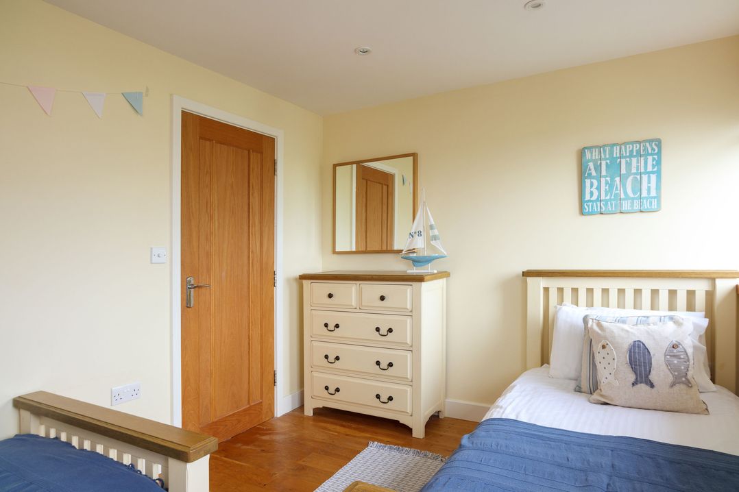 6 Knowle Court