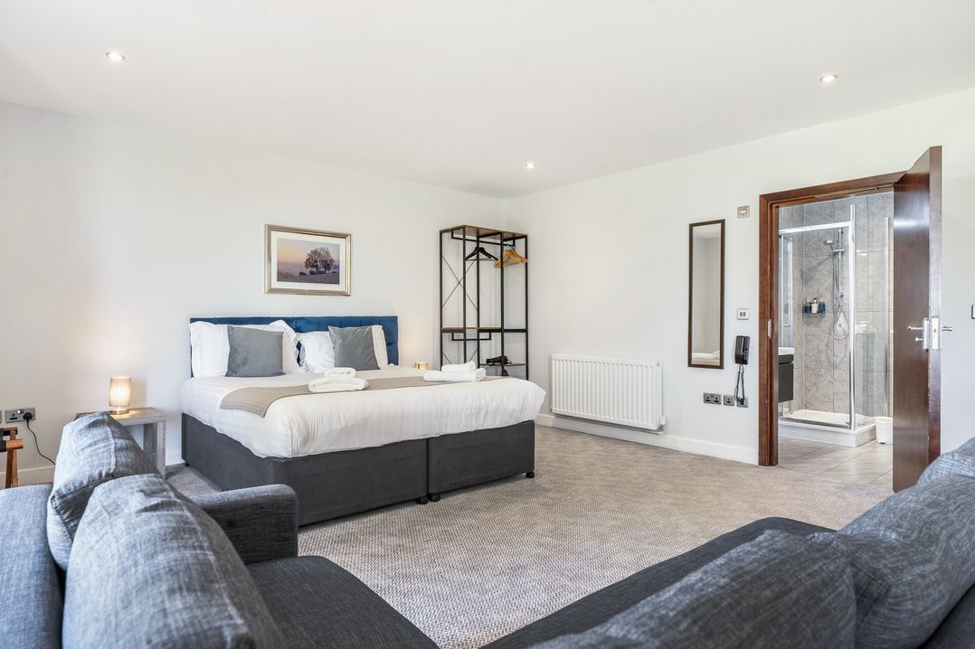 Cotswolds Apartments 2B/S4