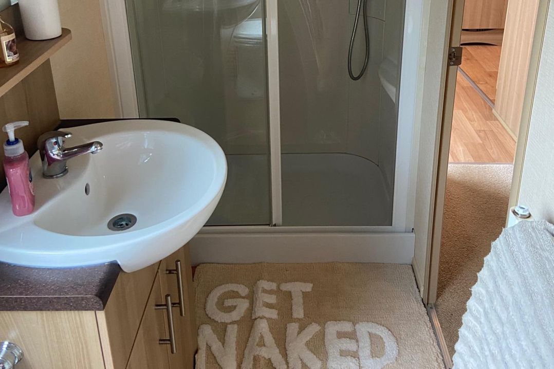 2 Bed Caravan Sleeps 6 Pet Friendly