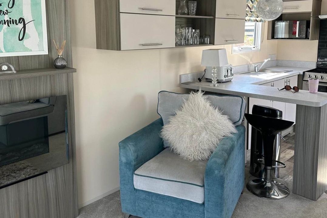 Caravan in Holcot Sleeps 6 Max 6 people Max 4 adults per booking Pet Friendly