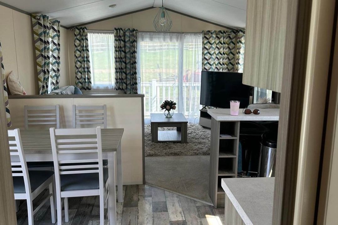 Caravan in Holcot Sleeps 6 Max 6 people Max 4 adults per booking Pet Friendly