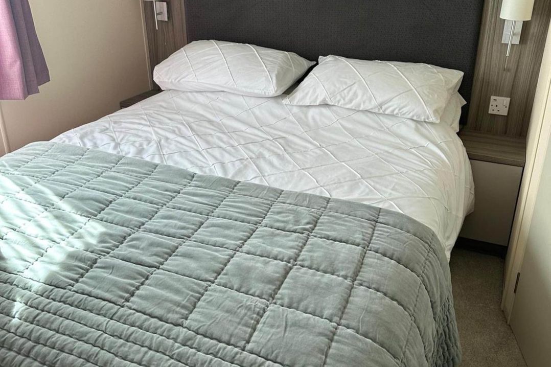 Caravan in Holcot Sleeps 6 Max 6 people Max 4 adults per booking Pet Friendly