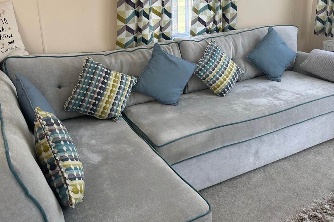 Caravan in Holcot Sleeps 6 Max 6 people Max 4 adults per booking Pet Friendly