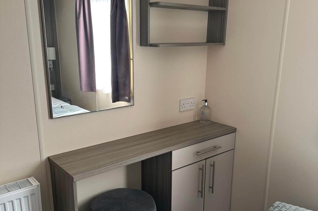 Caravan in Holcot Sleeps 6 Max 6 people Max 4 adults per booking Pet Friendly