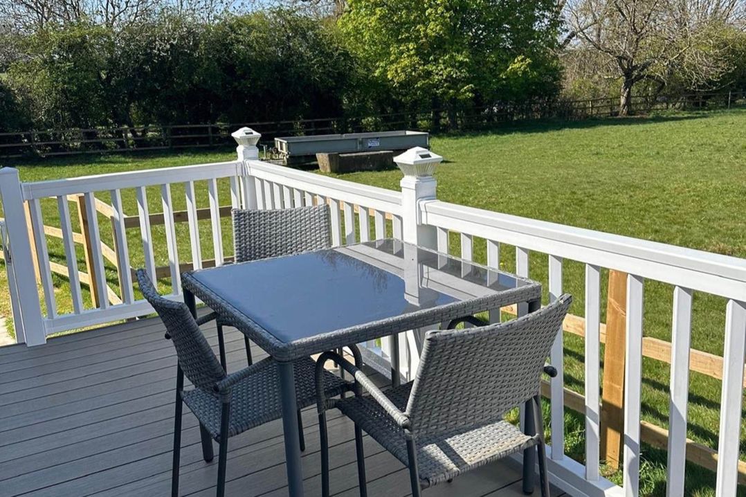 Caravan in Holcot Sleeps 6 Max 6 people Max 4 adults per booking Pet Friendly