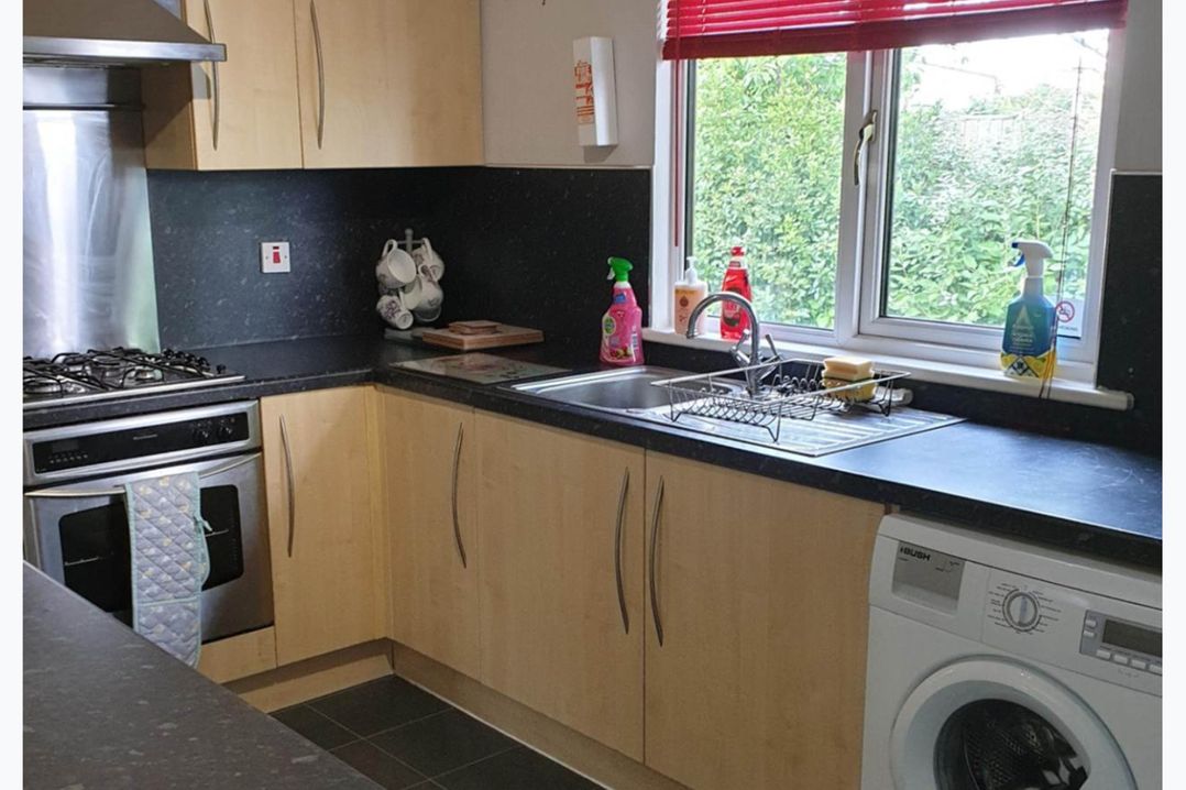 Wooden 3Bed Lodge Sleeps 9 with Front Decking