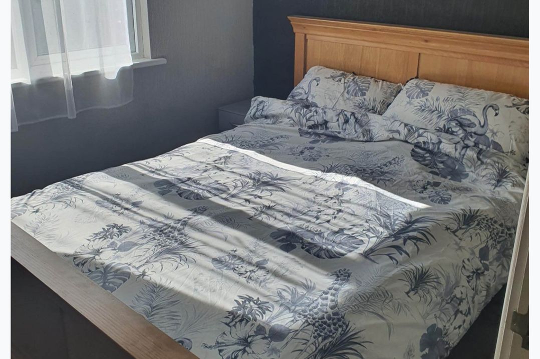 Wooden 3Bed Lodge Sleeps 9 with Front Decking