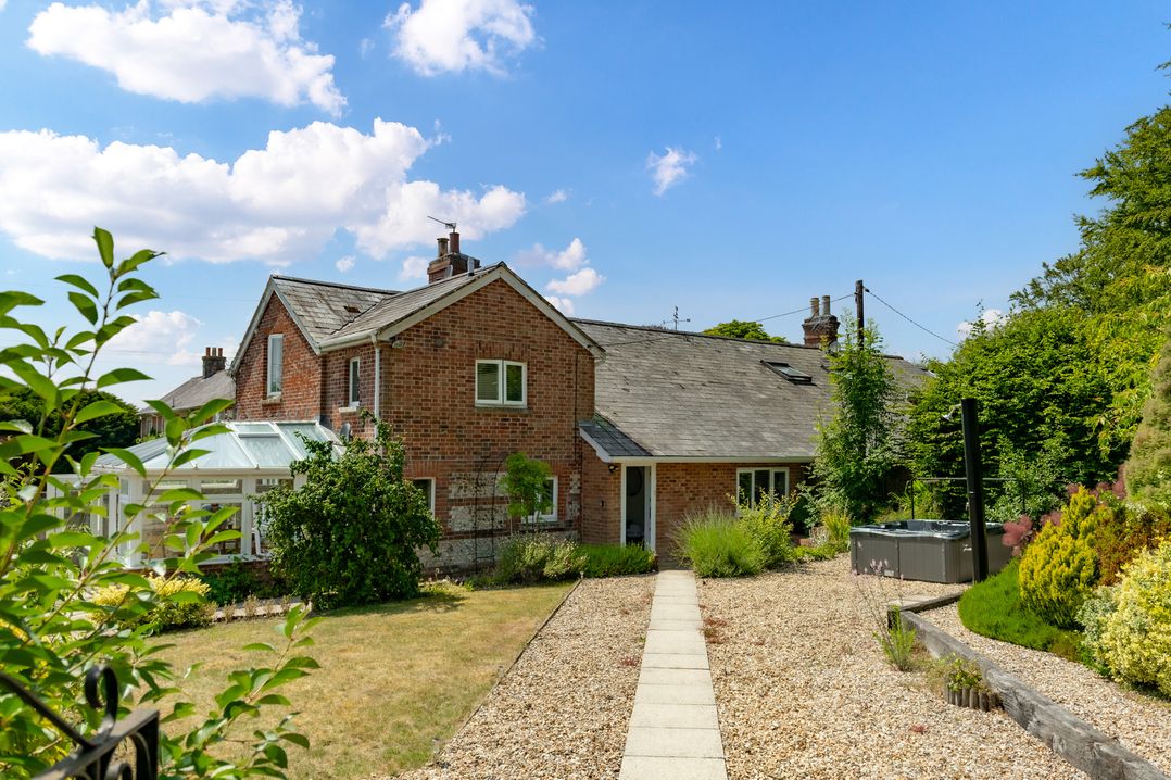 Charming Countryside Cottage