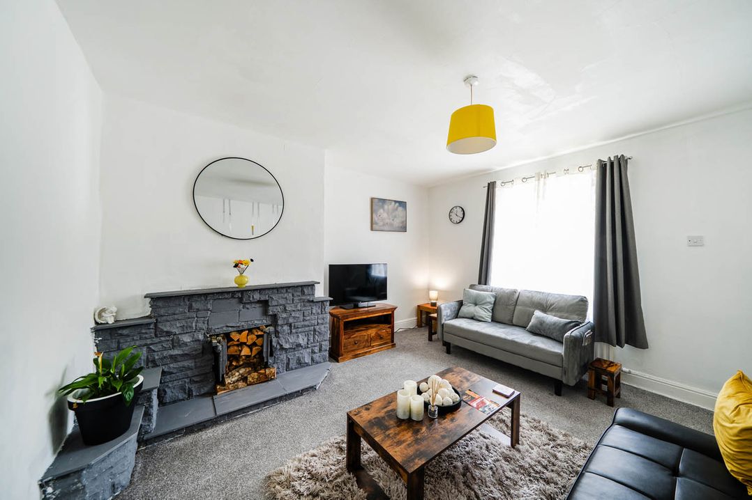 2 Bed House Sleeps 4 Garden Parking Wifi