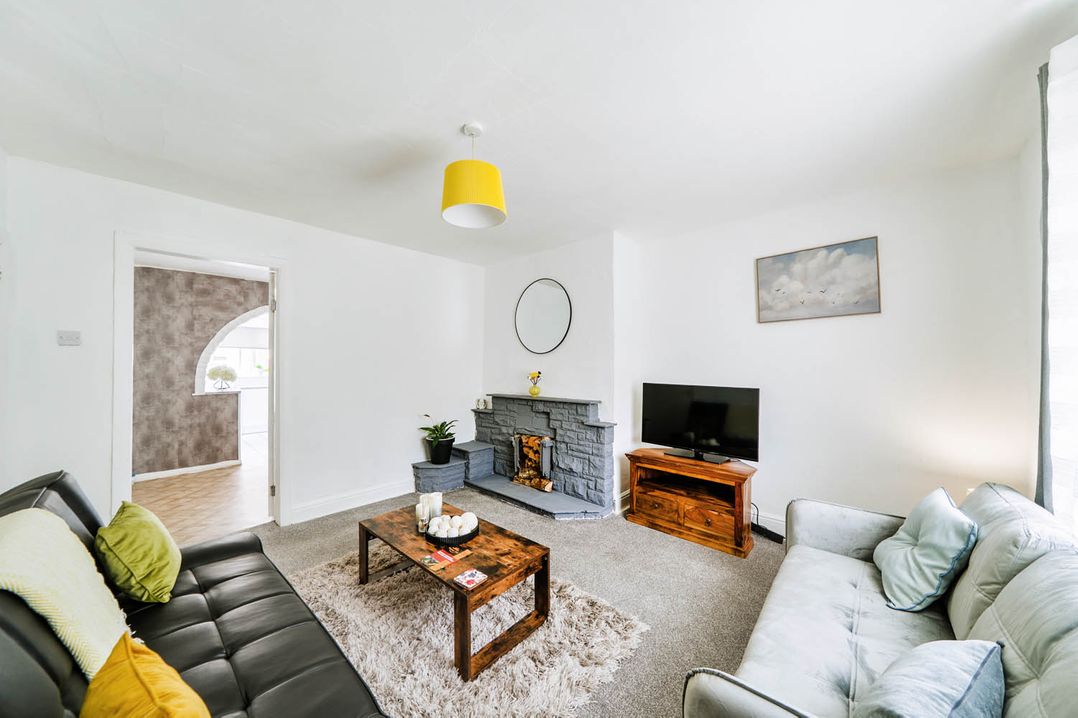 2 Bed House Sleeps 4 Garden Parking Wifi
