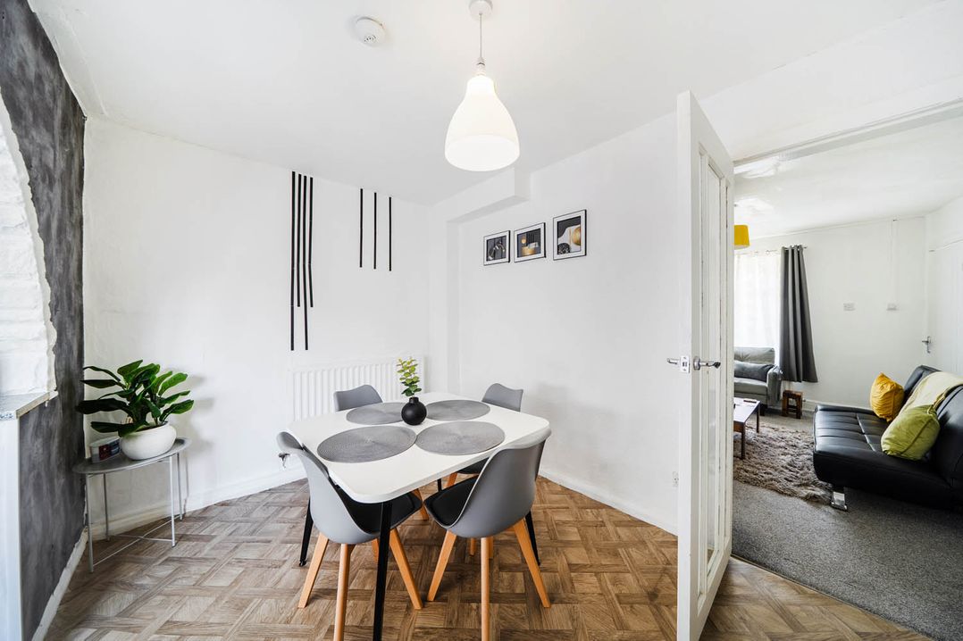 2 Bed House Sleeps 4 Garden Parking Wifi