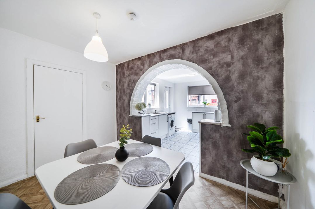 2 Bed House Sleeps 4 Garden Parking Wifi