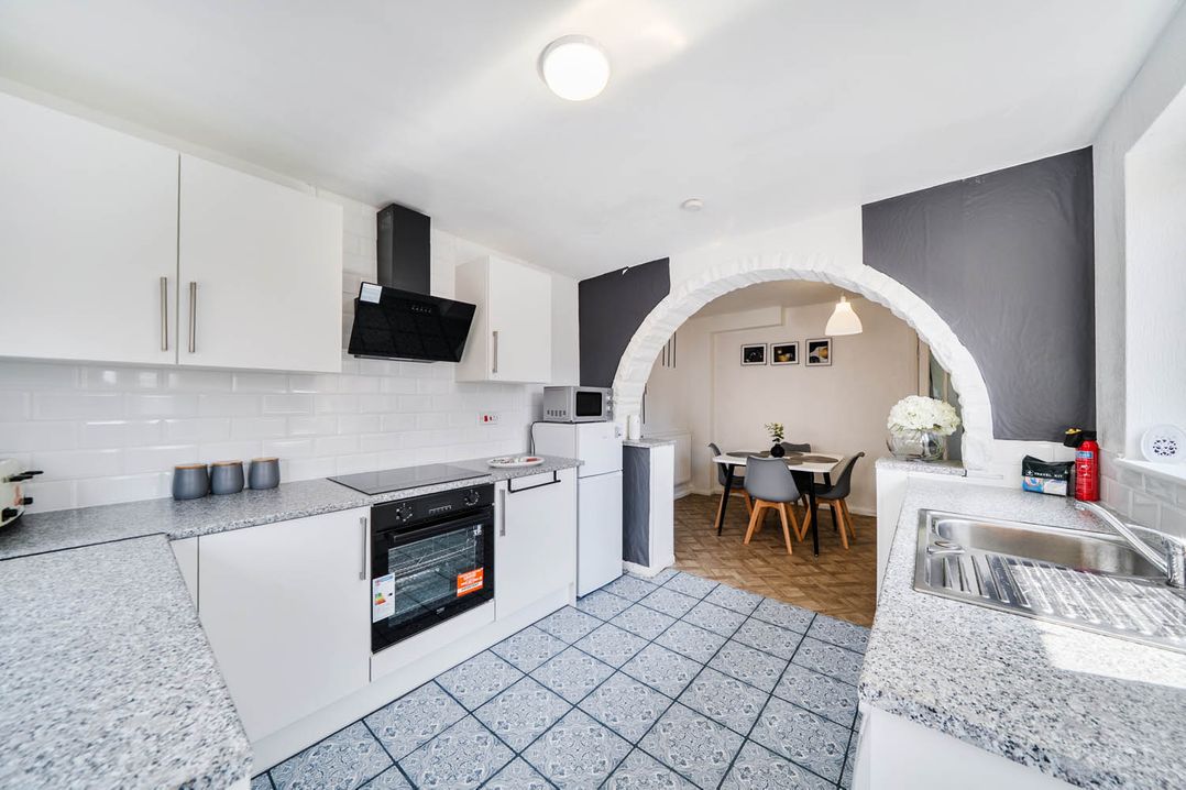 2 Bed House Sleeps 4 Garden Parking Wifi
