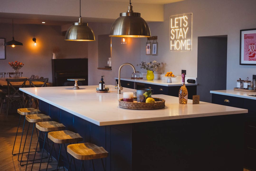 Luxury House sleeps 14 with Secret Bar near Bath