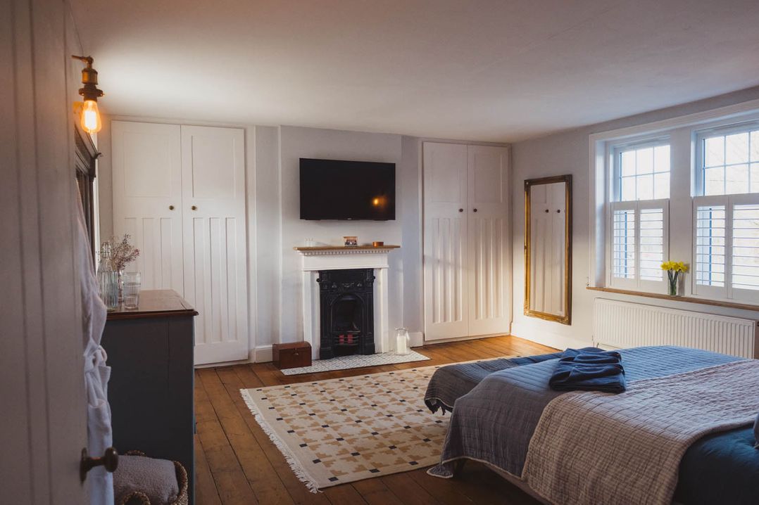 Luxury House sleeps 14 with Secret Bar near Bath