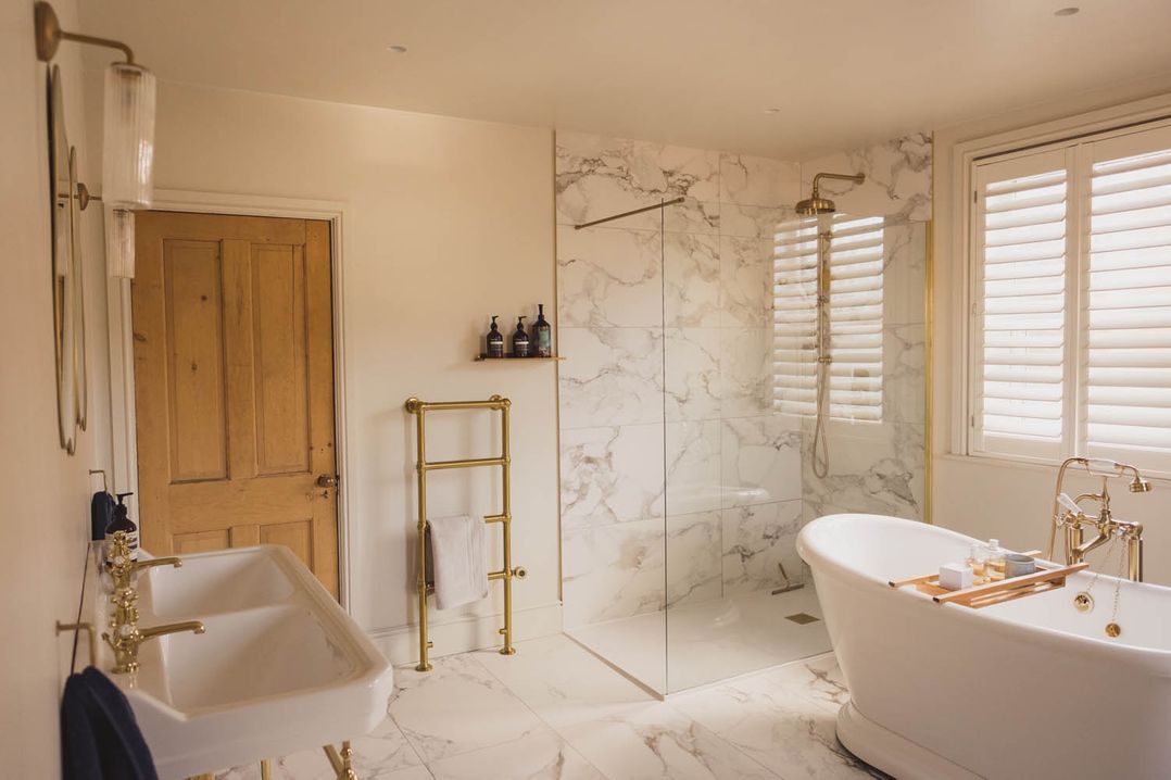 Luxury House sleeps 14 with Secret Bar near Bath