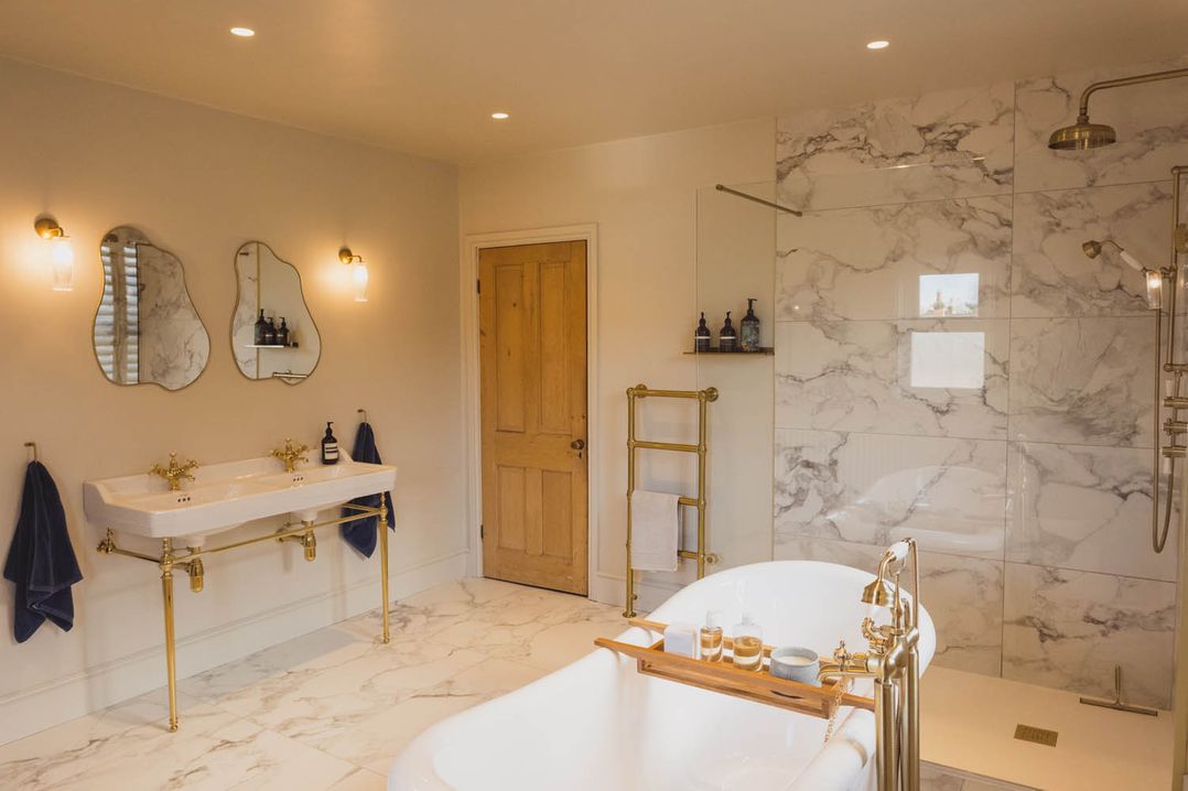 Luxury House sleeps 14 with Secret Bar near Bath