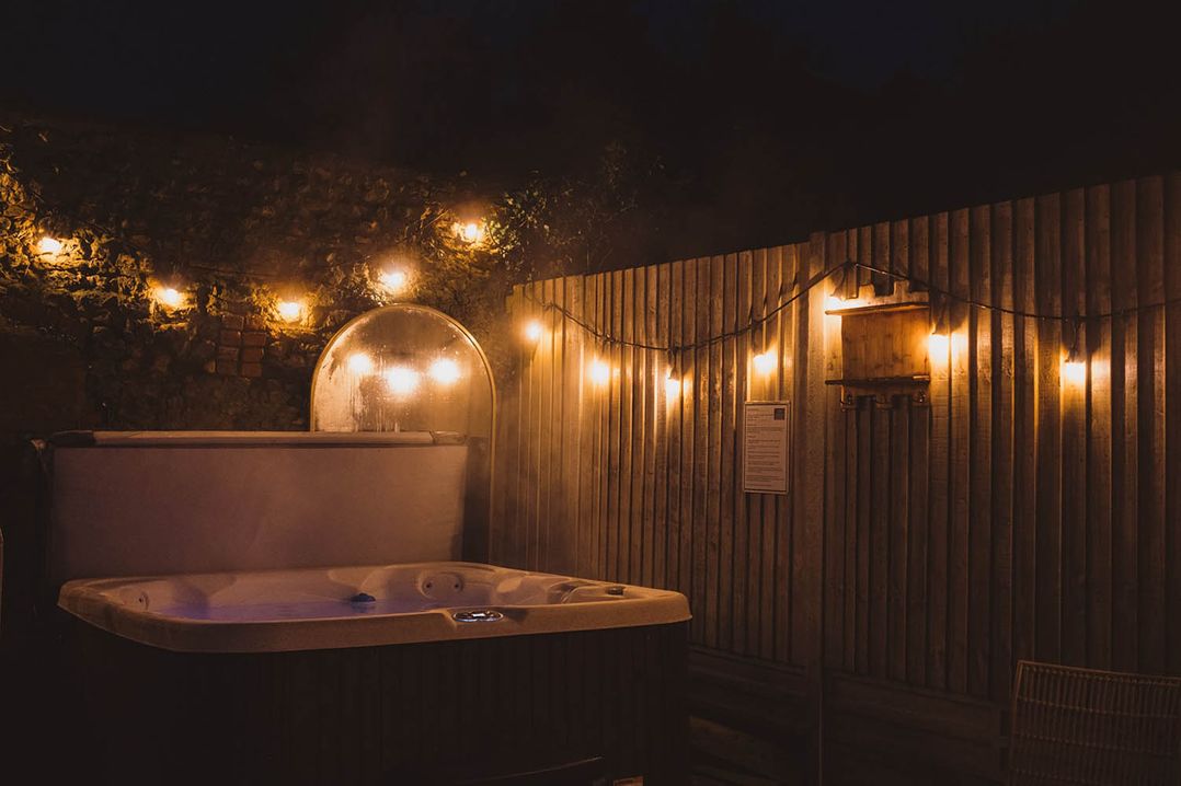 Luxury House sleeps 14 with Secret Bar near Bath