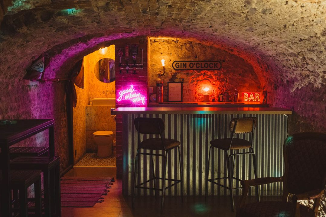 Luxury House sleeps 14 with Secret Bar near Bath