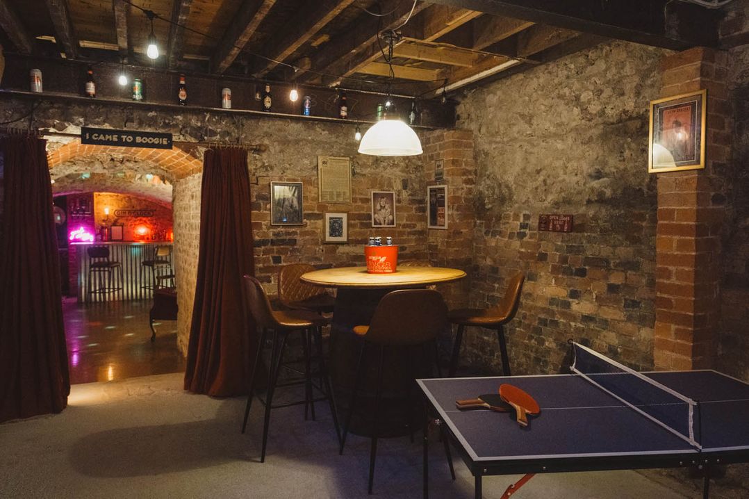 Luxury House sleeps 14 with Secret Bar near Bath