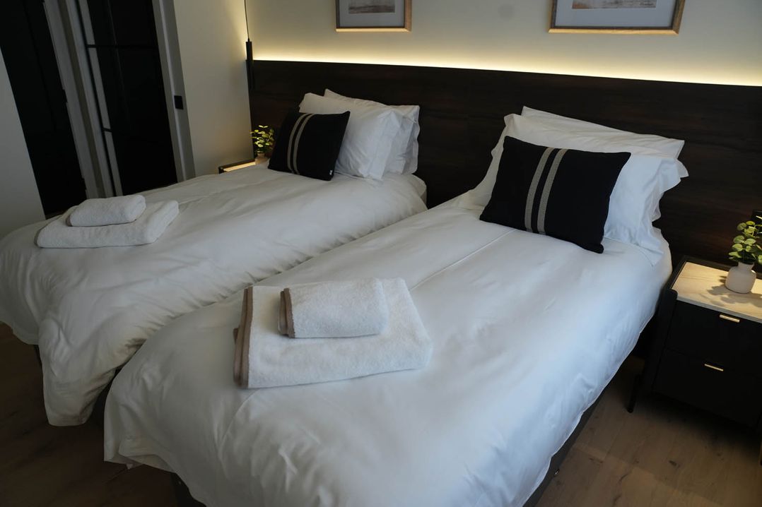 1st Floor Luxury 2Bed Apt Sleeps 6