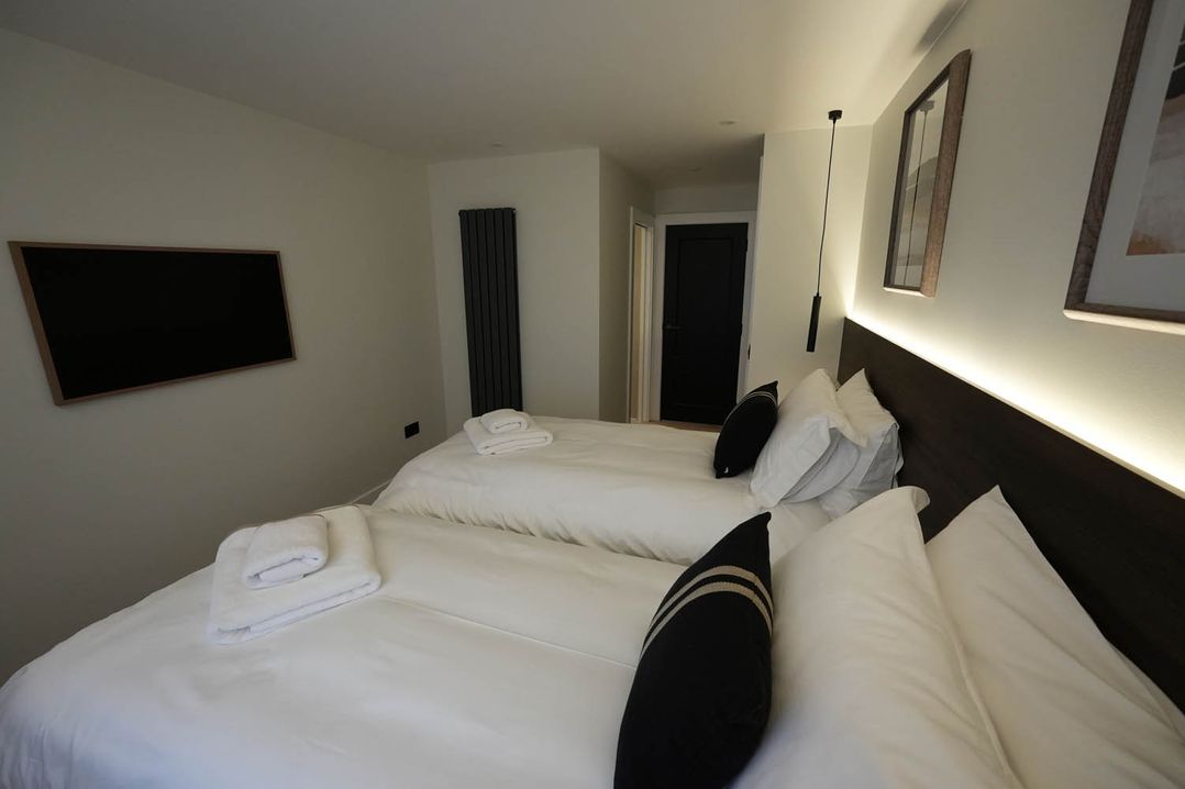 1st Floor Luxury 2Bed Apt Sleeps 6