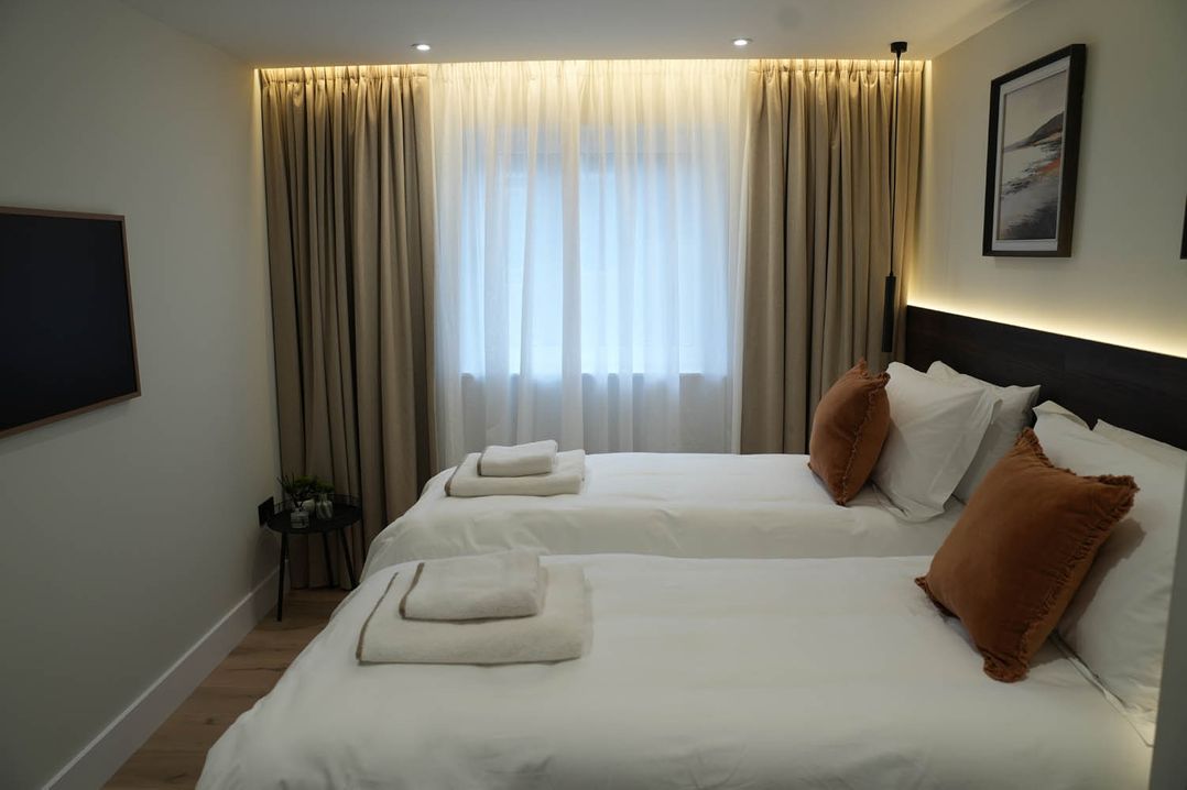 1st Floor Luxury 2Bed Apt Sleeps 6