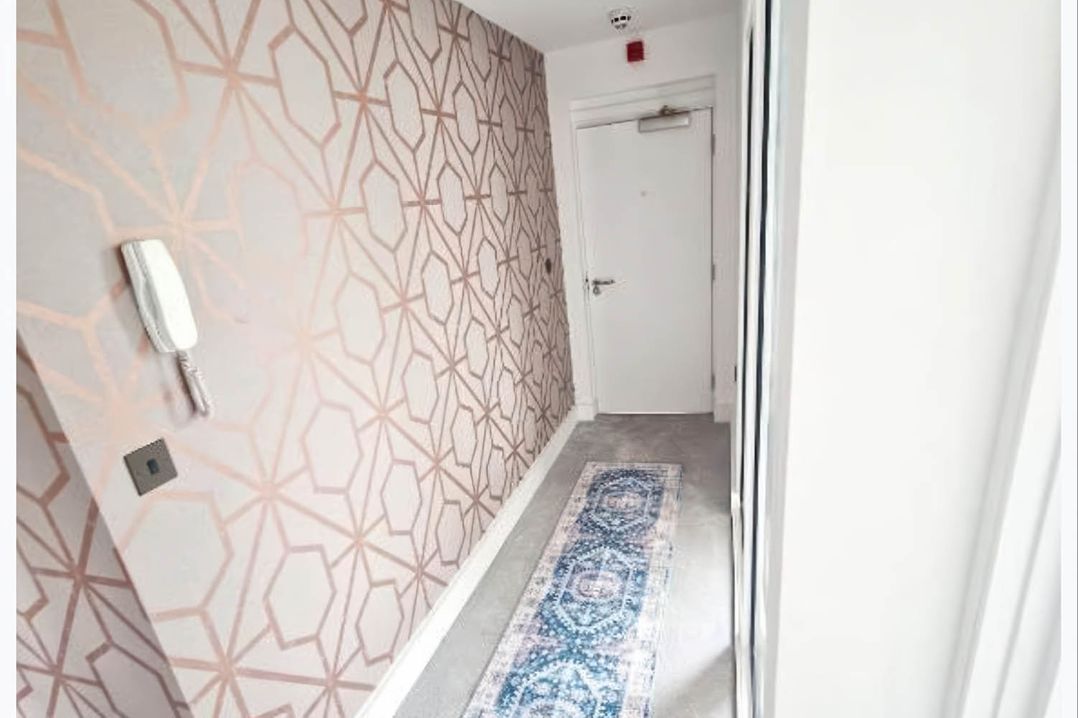 Apartment Sleeps 4 with Balcony and Parking