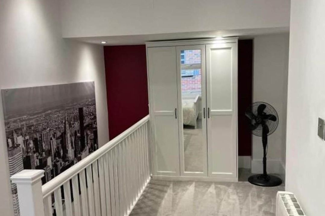 Family Friendly Apt Sleeps 6  Station Close