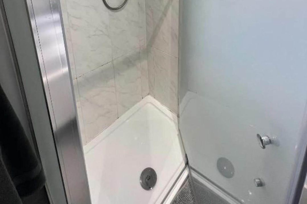 Family Friendly Apt Sleeps 6  Station Close