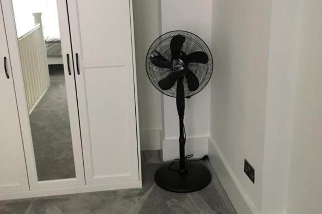 Family Friendly Apt Sleeps 6  Station Close