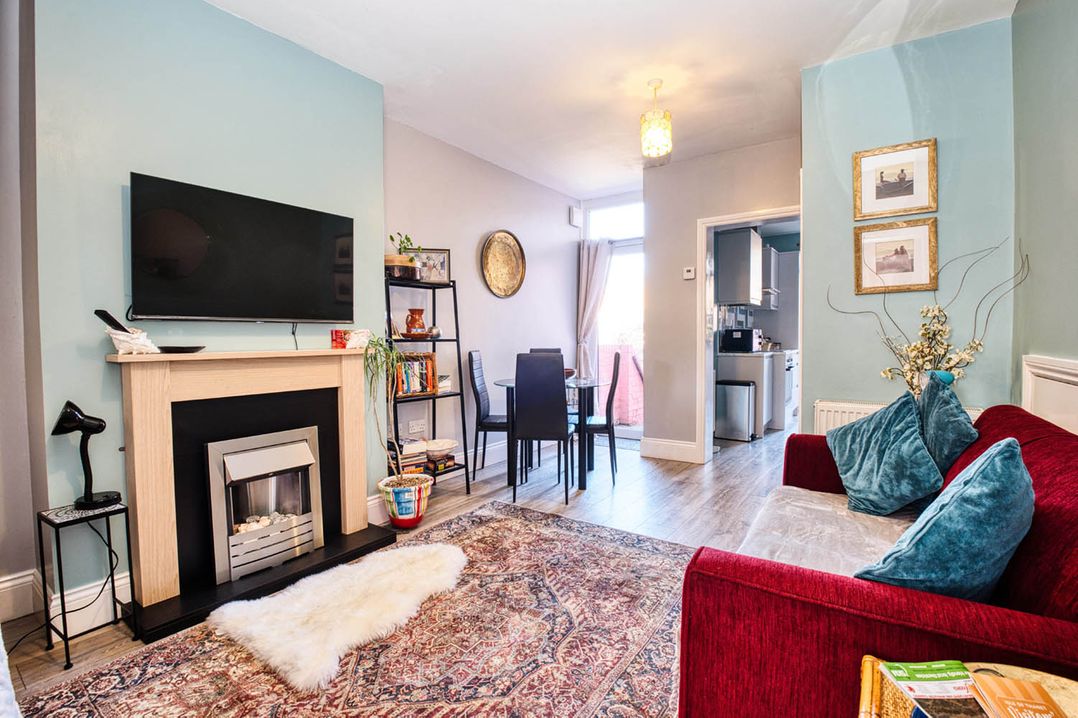1bed apartment nr beach with garden